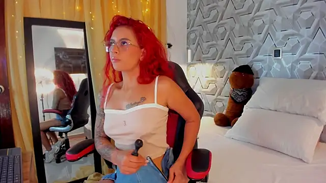 Sophiee Hill online show from 10/25/25, 10:45