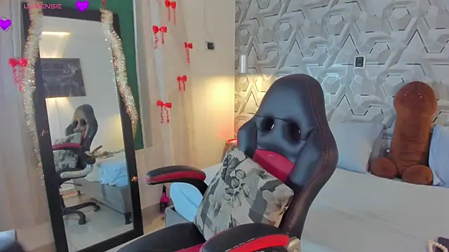 Sophiee Hill online show from 05/02/26, 03:33