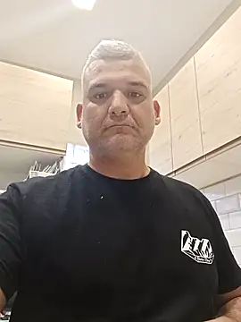 Snapshot of Holaluz2 chatting on 11/19/25, 01:44 Holaluz2 online show from 11/19/25, 01:44