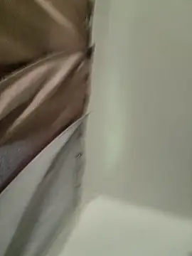 LargeDominoes online show from 04/18/26, 04:11