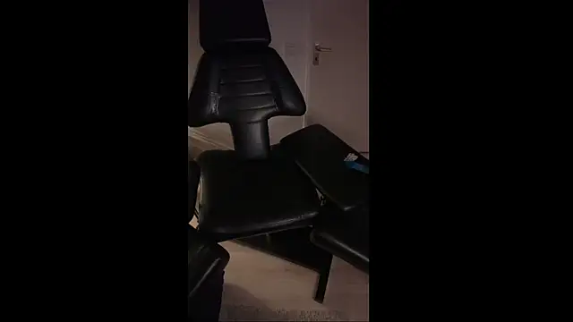 Snapshot of LuggiJack chatting on 12/21/24, 02:19 LuggiJack online show from 12/21/24, 02:19