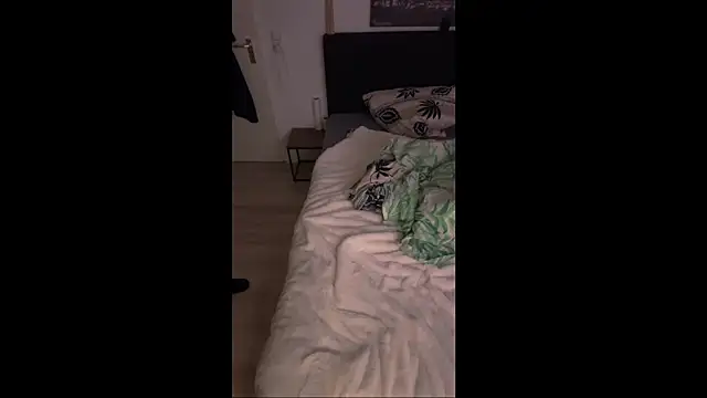 Snapshot of LuggiJack chatting on 12/24/24, 12:55 LuggiJack online show from 12/24/24, 12:55