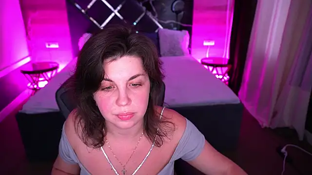 MirandaWong online show from 10/13/25, 05:51