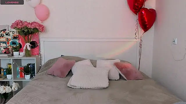LittleKiitten online show from 05/23/26, 02:32