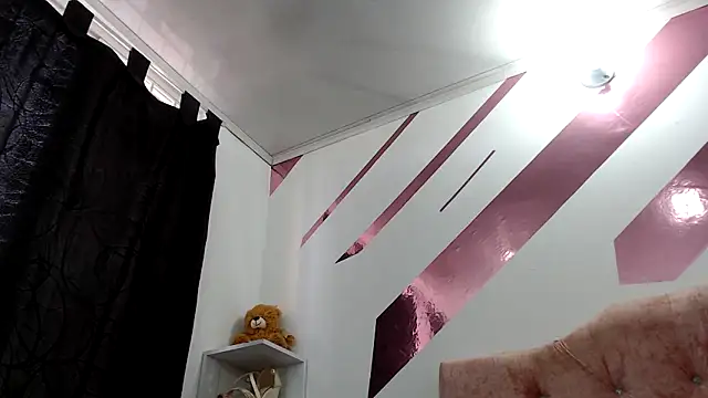 Kitten Hot  online show from 09/13/25, 01:33