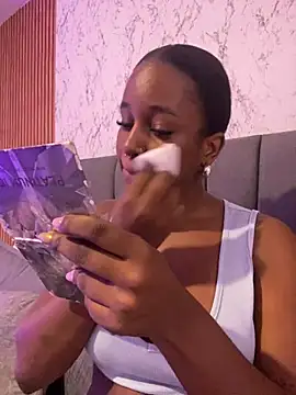 Snapshot of AkiraHomers chatting on 01/11/25, 11:02 AkiraHomers online show from 01/11/25, 11:02