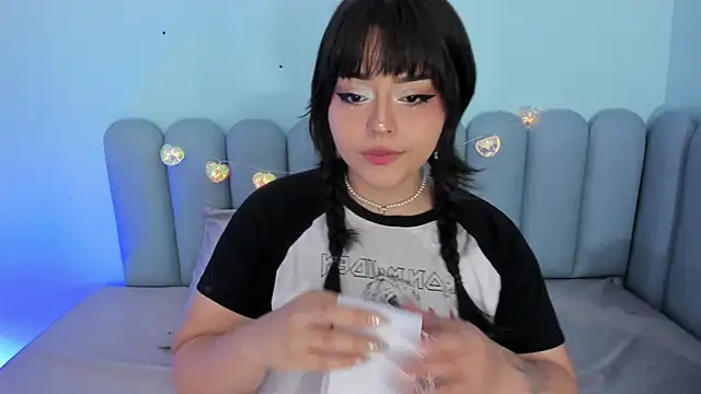 curvy rousi online show from 12/20/25, 11:50