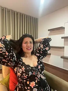 Snapshot of Alice_Biel chatting on 12/23/24, 12:46 Alice Biel online show from 12/23/24, 12:46