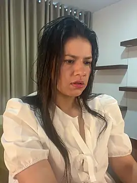 Snapshot of Alice_Biel chatting on 12/26/24, 12:38 Alice Biel online show from 12/26/24, 12:38