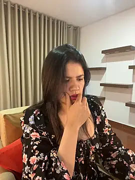 Snapshot of Alice_Biel chatting on 01/04/25, 12:05 Alice Biel online show from 01/04/25, 12:05