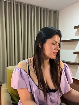 Snapshot of Alice_Biel chatting on 01/10/25, 01:21 Alice Biel online show from 01/10/25, 01:21