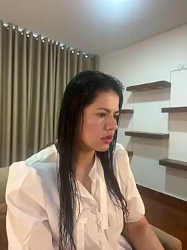 Snapshot of Alice_Biel chatting on 01/11/25, 01:53 Alice Biel online show from 01/11/25, 01:53