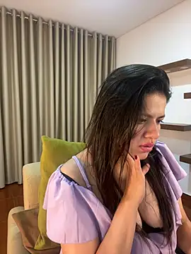 Snapshot of Alice_Biel chatting on 01/25/25, 04:13 Alice Biel online show from 01/25/25, 04:13