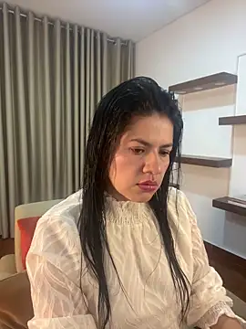 Snapshot of Alice_Biel chatting on 02/03/25, 08:46 Alice Biel online show from 02/03/25, 08:46