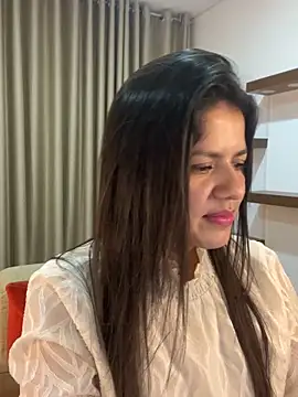 Snapshot of Alice_Biel chatting on 02/04/25, 01:34 Alice Biel online show from 02/04/25, 01:34