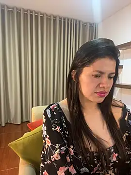 Snapshot of Alice_Biel chatting on 02/05/25, 12:42 Alice Biel online show from 02/05/25, 12:42