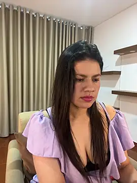 Snapshot of Alice_Biel chatting on 02/06/25, 10:10 Alice Biel online show from 02/06/25, 10:10