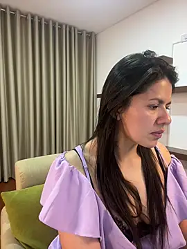 Snapshot of Alice_Biel chatting on 03/02/25, 01:47 Alice Biel online show from 03/02/25, 01:47