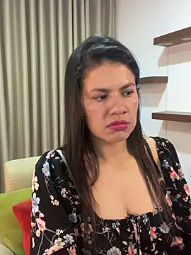 Snapshot of Alice_Biel chatting on 03/04/25, 01:01 Alice Biel online show from 03/04/25, 01:01