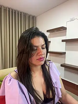 Snapshot of Alice_Biel chatting on 03/05/25, 03:51 Alice Biel online show from 03/05/25, 03:51