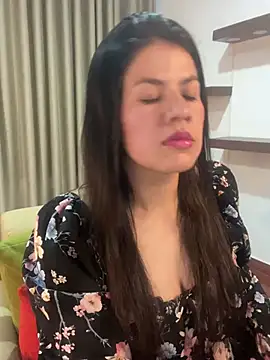 Snapshot of Alice_Biel chatting on 03/05/25, 09:37 Alice Biel online show from 03/05/25, 09:37