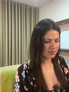 Snapshot of Alice_Biel chatting on 03/06/25, 03:46 Alice Biel online show from 03/06/25, 03:46