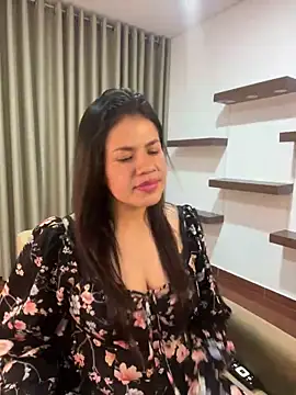 Snapshot of Alice_Biel chatting on 03/10/25, 01:01 Alice Biel online show from 03/10/25, 01:01