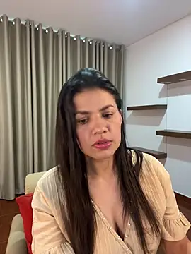 Snapshot of Alice_Biel chatting on 03/20/25, 10:40 Alice Biel online show from 03/20/25, 10:40