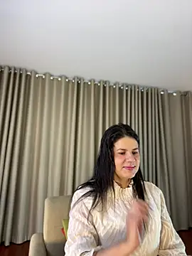 Snapshot of Alice_Biel chatting on 06/13/26, 01:20 Alice Biel online show from 06/13/26, 01:20