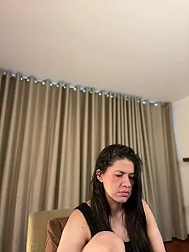 Snapshot of Alice_Biel chatting on 06/21/26, 01:35 Alice Biel online show from 06/21/26, 01:35