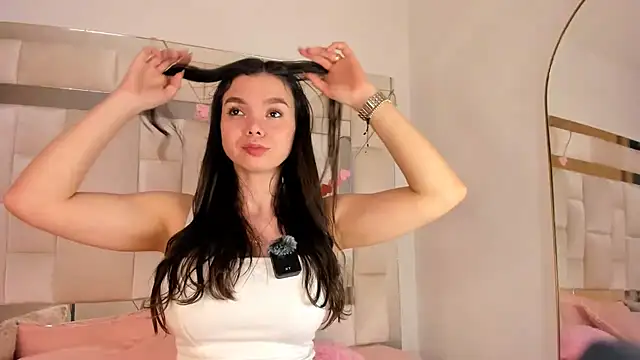 Snapshot of isabella_gomez11 chatting on 06/06/26, 11:20 isabella gomez11 online show from 06/06/26, 11:20