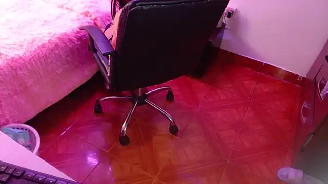 Miia-fox online show from 12/18/24, 10:35