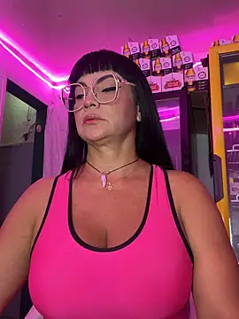 Snapshot of Hot_beauty__ chatting on 02/05/26, 03:00 Hot beauty online show from 02/05/26, 03:00