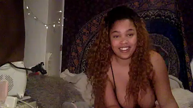 Snapshot of caramelangelxo chatting on 02/23/25, 10:53 caramelangelxo online show from 02/23/25, 10:53