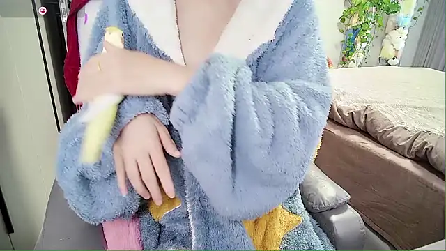 Xiaoyu-G online show from 10/28/25, 12:58