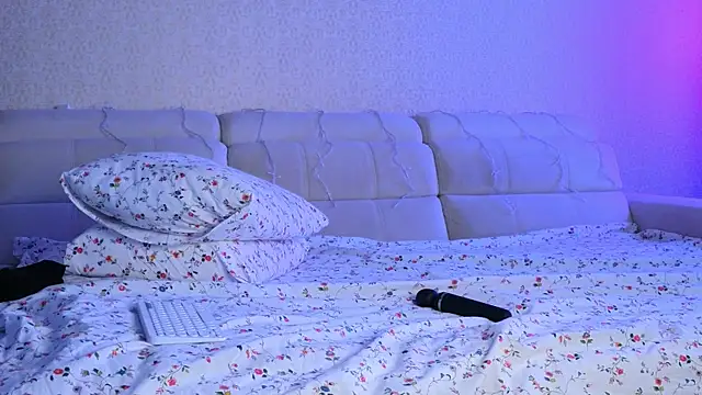 Snapshot of elsa_limerence chatting on 01/04/25, 07:34 elsa limerence online show from 01/04/25, 07:34