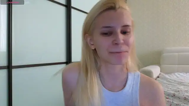 Snapshot of elsa_limerence chatting on 03/04/25, 11:19 elsa limerence online show from 03/04/25, 11:19