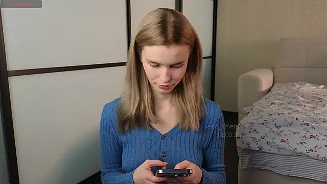 Snapshot of elsa_limerence chatting on 03/13/25, 08:15 elsa limerence online show from 03/13/25, 08:15