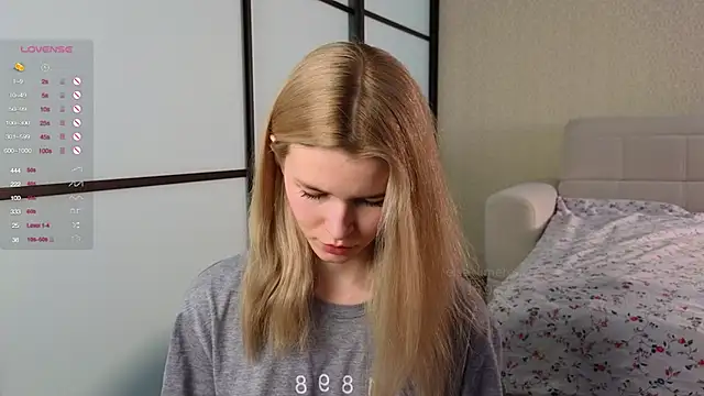 Snapshot of elsa_limerence chatting on 03/17/25, 06:29 elsa limerence online show from 03/17/25, 06:29