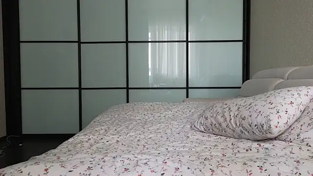 Snapshot of elsa_limerence chatting on 10/04/25, 11:08 elsa limerence online show from 10/04/25, 11:08