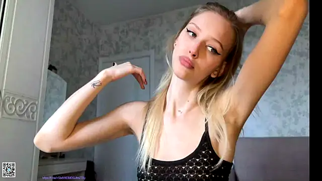 Evvie Summn1 online show from 10/10/25, 09:19