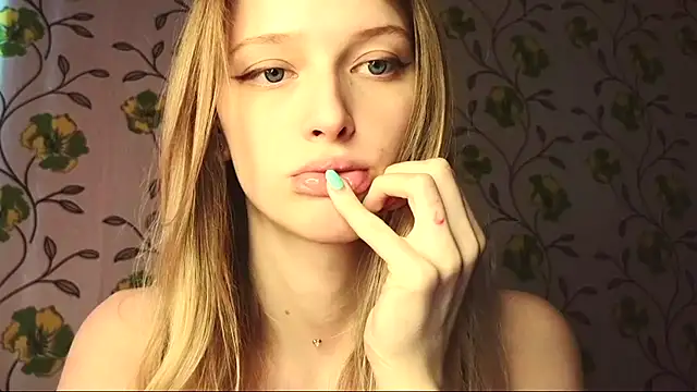 Evvie Summn1 online show from 05/12/26, 02:25