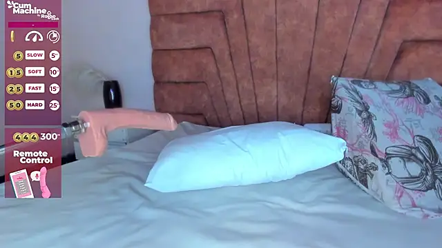 Snapshot of MAHIASMITH13 chatting on 02/04/25, 04:50 MAHIASMITH13 online show from 02/04/25, 04:50