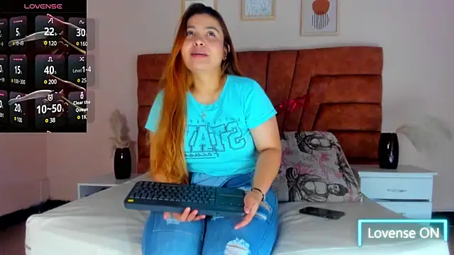 Snapshot of MAHIASMITH13 chatting on 02/15/25, 01:05 MAHIASMITH13 online show from 02/15/25, 01:05