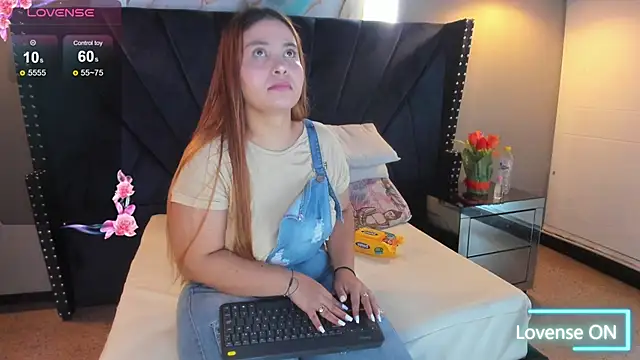 Snapshot of MAHIASMITH13 chatting on 10/20/25, 01:11 MAHIASMITH13 online show from 10/20/25, 01:11