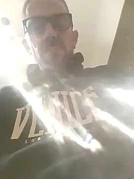 jonyfree1978 online show from 12/18/24, 11:19