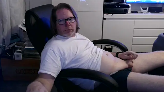 Snapshot of VSteph chatting on 04/19/26, 12:22 VSteph online show from 04/19/26, 12:22