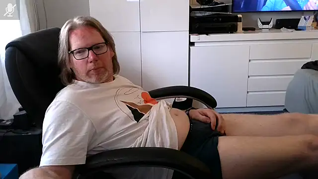 Snapshot of VSteph chatting on 06/16/26, 06:54 VSteph online show from 06/16/26, 06:54