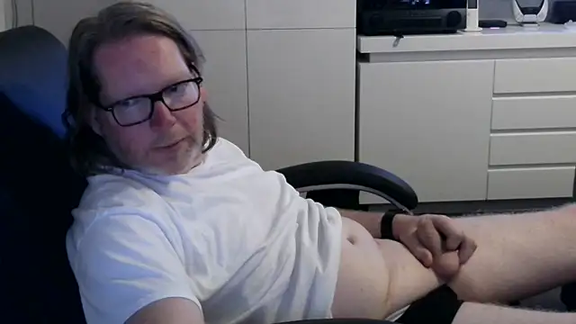 Snapshot of VSteph chatting on 07/08/26, 10:25 VSteph online show from 07/08/26, 10:25