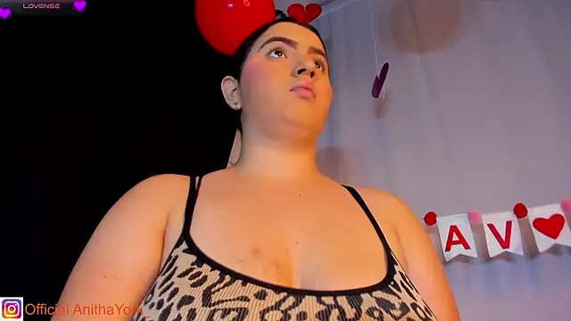 AnithaaYork online show from 02/09/26, 12:20